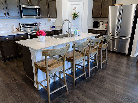 3rd image of 601 Cultivator Ct
