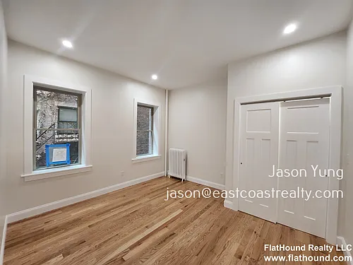 31 Queensberry St Photo 1