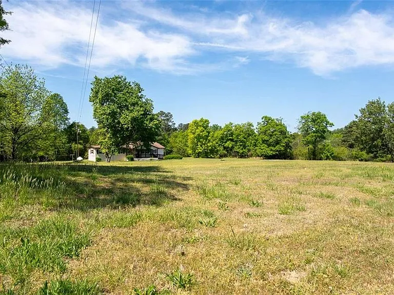 3131 Langley Rd — Photo 2