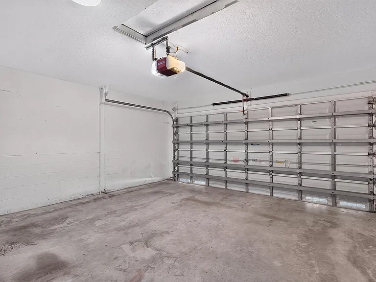 4481 NW 20th Ave — Photo 32
