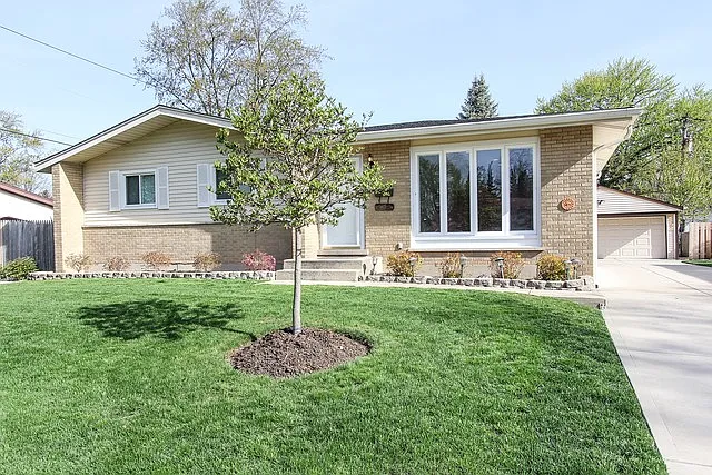 602 Elderberry Ln photo 1