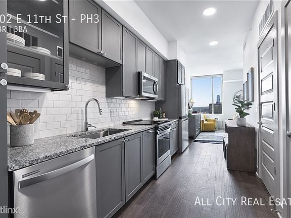 3rd image of 702 E 11th St Penthouse 3