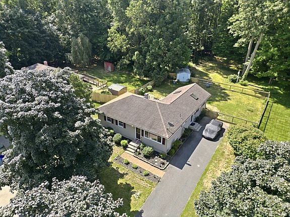 3rd image of 37 Squirrel Rd