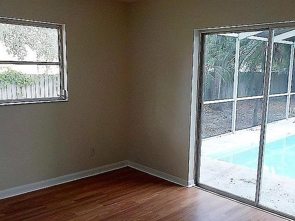 3rd image of 2789 Meadow Oak Dr E