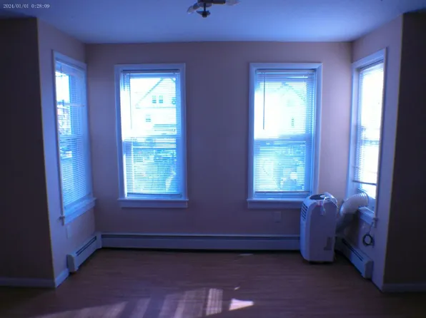 13 Armstrong Pl APT 2, Bridgeport, CT 06608