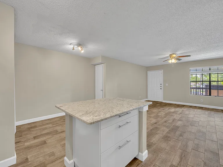 364 Northpointe Ct #206 — Photo 7