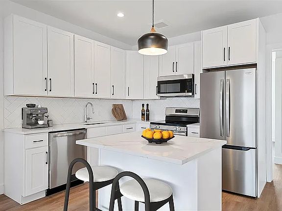 5th image of 1 Carnation Ave #207