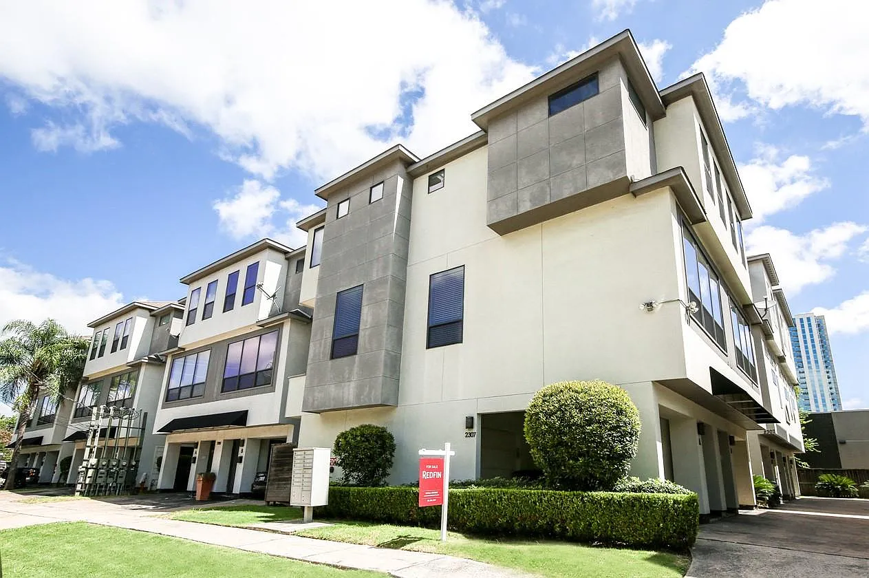 2 bed, 1.5 bath, 1330 sqft, $2,000 — Photo 1