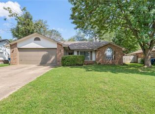 207 Pleasant View Ln, Bentonville, AR 72712