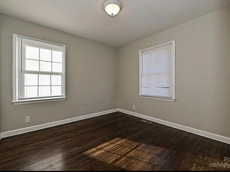 1025 McArthur Ave #2 — Photo 10