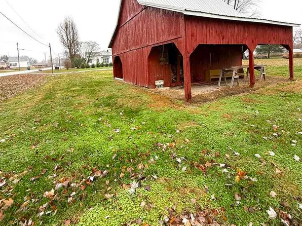 103 E 2nd St, Oaktown, IN 47561