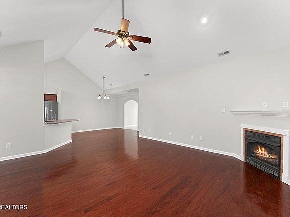 4th image of 3504 Oak Villa Way