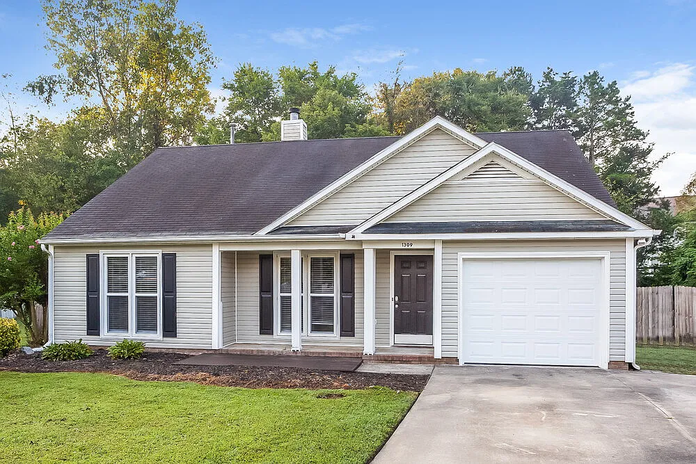 3 bed, 2.0 bath, 1351 sqft, $1,865 — Photo 4