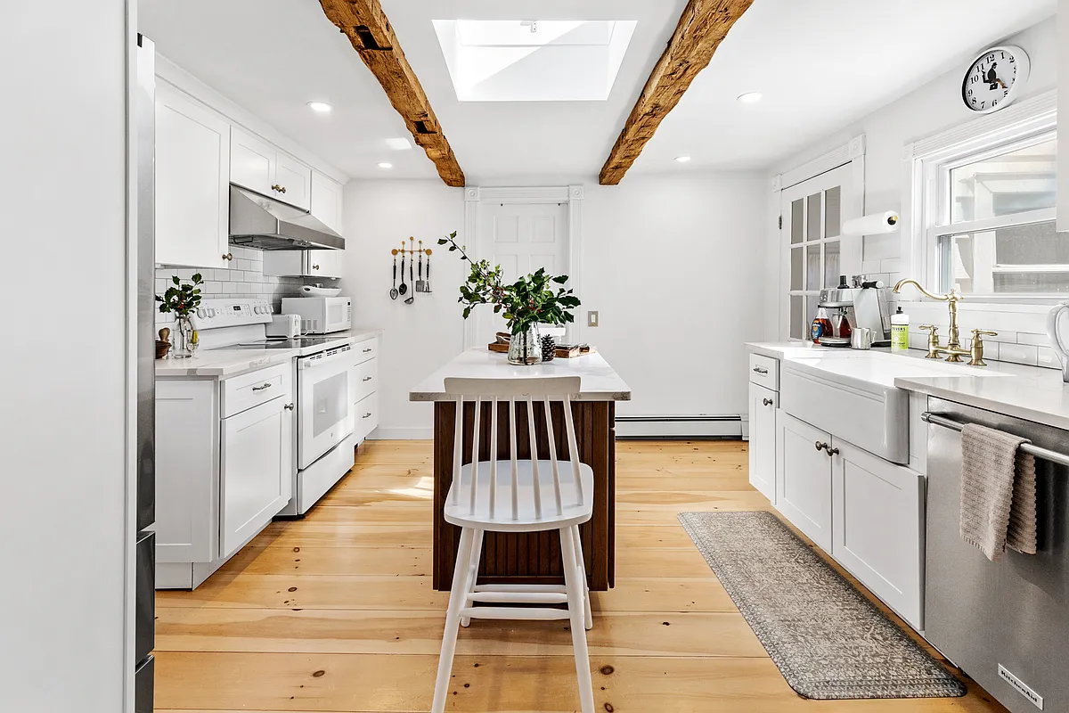 Building Photo - 291 Division St