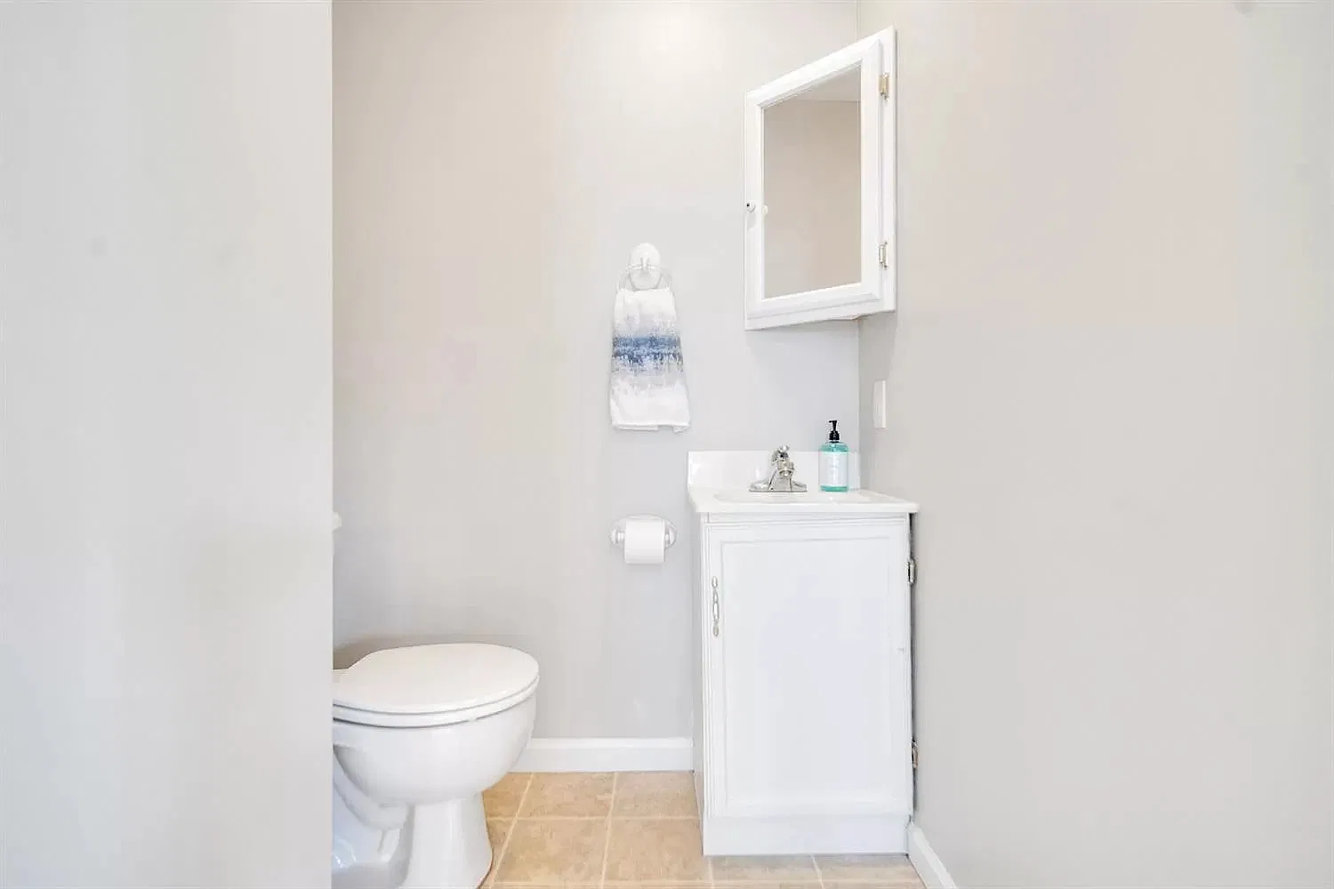 4 bed, 2608 sqft, $2,900 — Photo 2