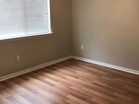 5th image of 2510 Lake Park Dr