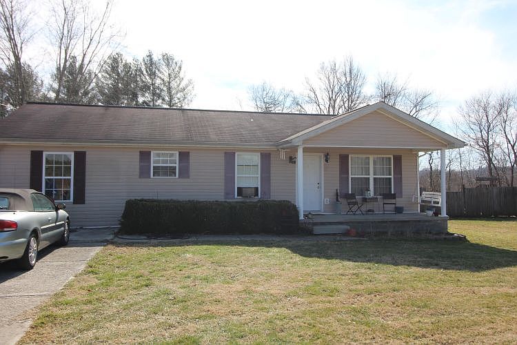1st image of 76 Lynn Circle Dr
