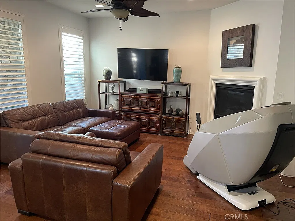 3 bed, 2.5 bath, 1480 sqft, $3,900 — Photo 3