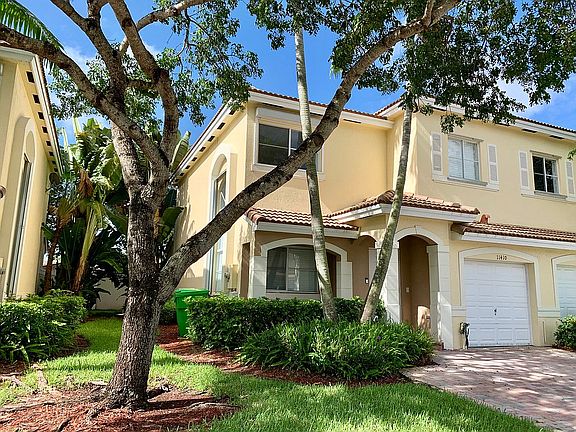 2nd image of 11410 NW 33rd St