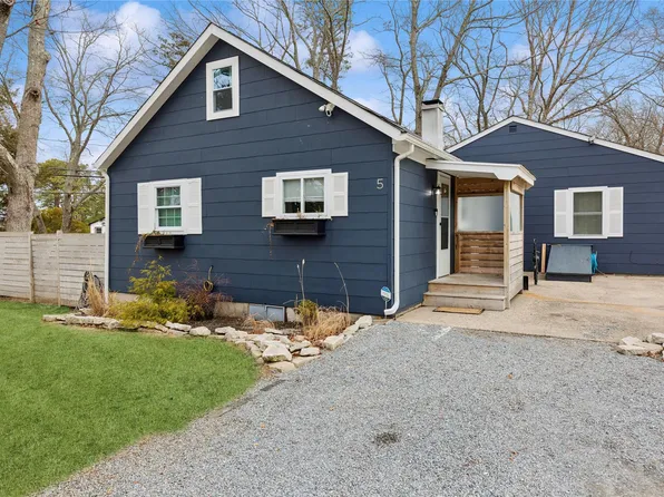 5 Sunset Trail, Ridge, NY 11961