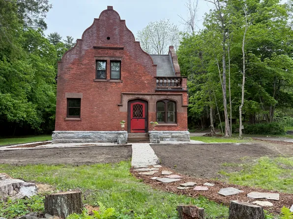 138 Walker St, Lenox, MA 01240