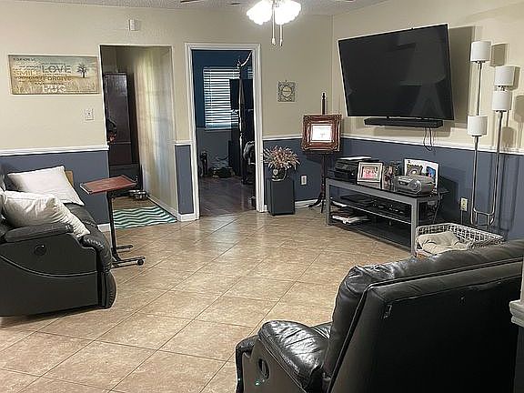 3rd image of 2805 Lanette Ln