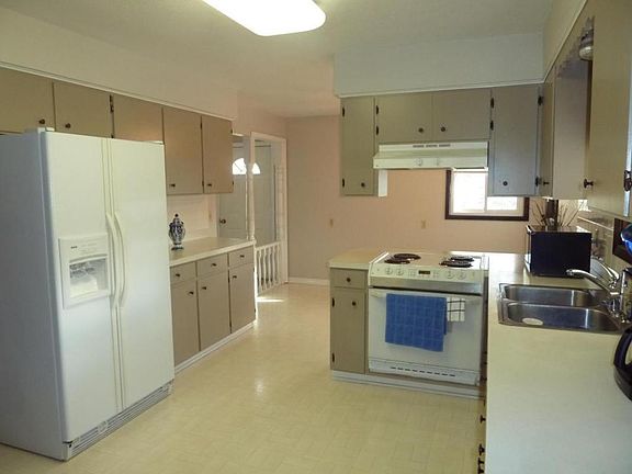 4th image of 1017 Thomas Ave