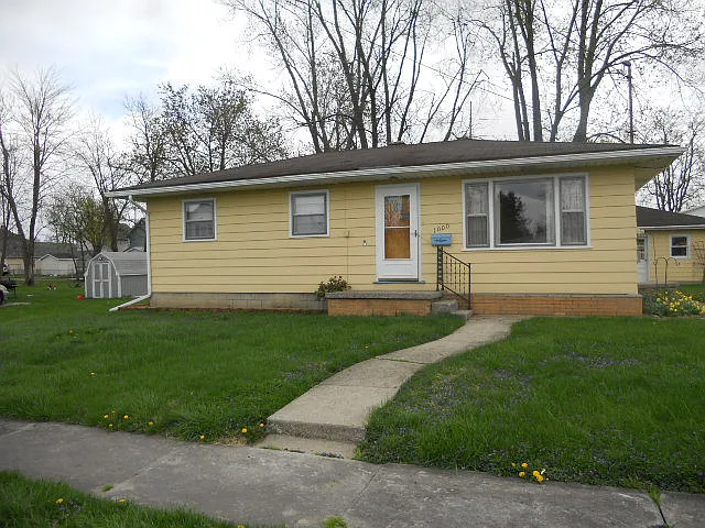 1000 Henry St photo 1