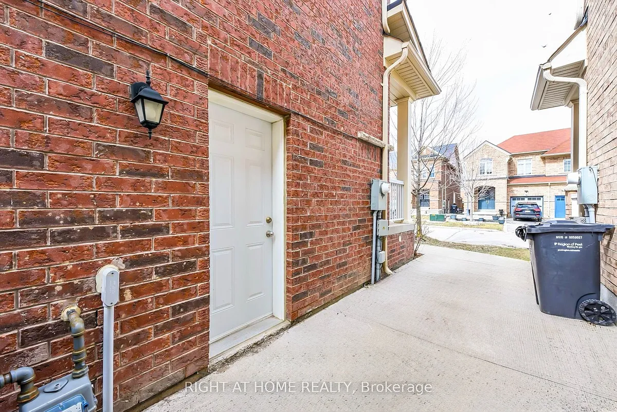 Building Photo - 59 Vezna Cres #BASEMENT
