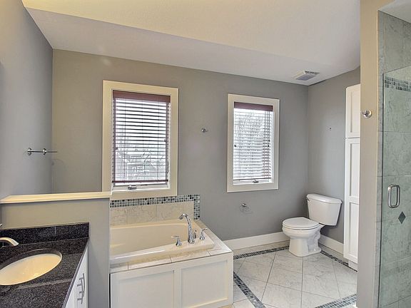 5th image of 2239 City View Dr