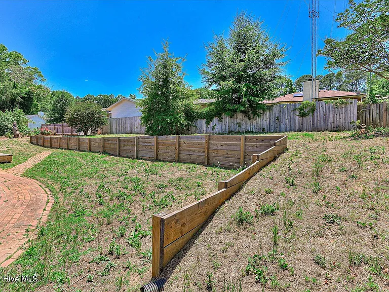 139 Crawford Dr — Photo 31