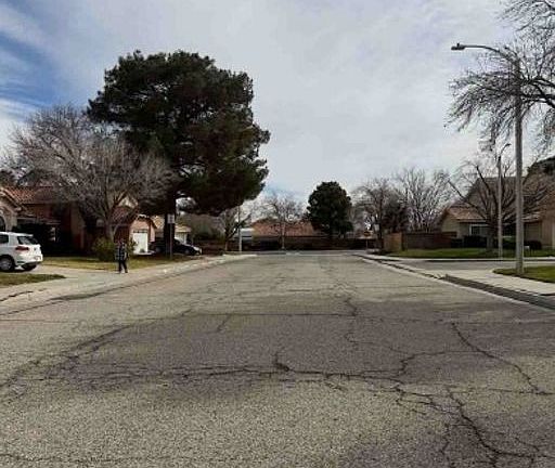 Exterior Neighborhood (street photo)