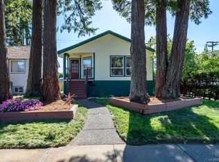 792 12th St #A & B, Courtenay, BC V9N 1V4