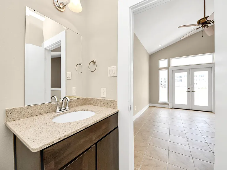 1807 W Webster St — Photo 38