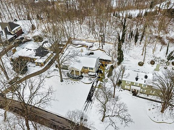 3rd image of 545 Sweetwood Ln