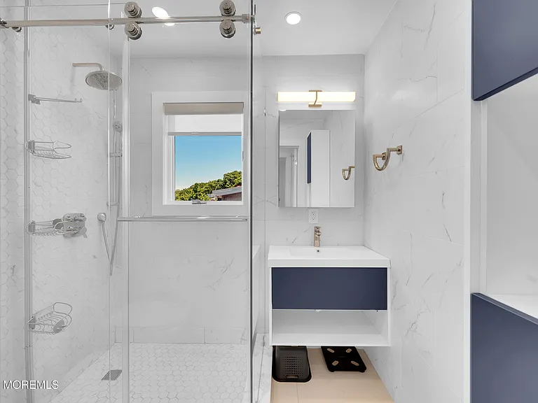 637 Beacon Blvd — Photo 27