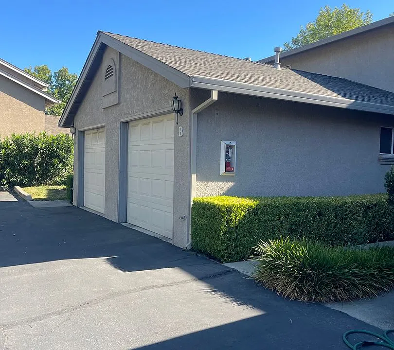 1390 Serrano Pl