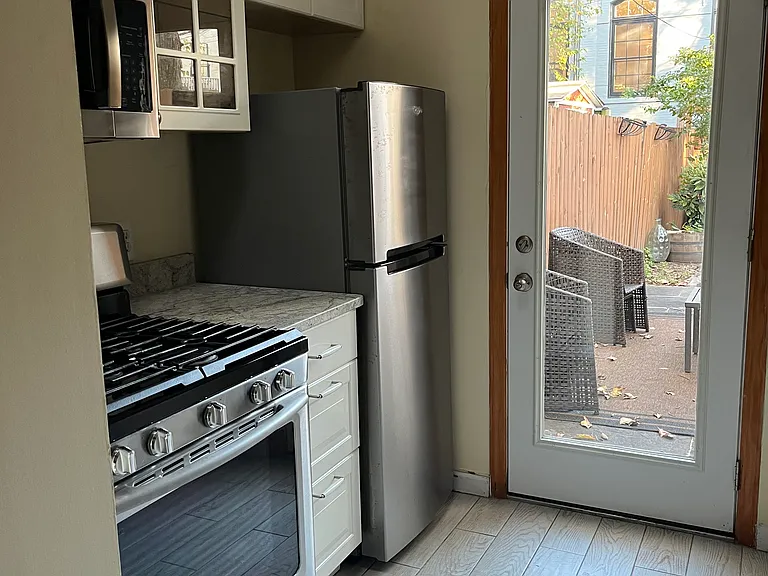 421 Warner St NW — Photo 5