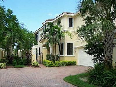 1st image of 1575 Passion Vine Cir #9-1