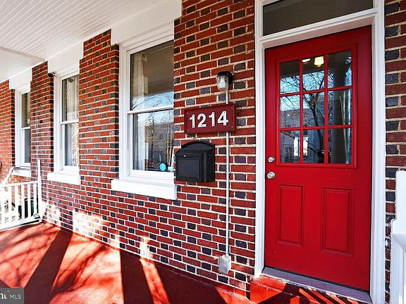 3rd image of 1214 C St SE