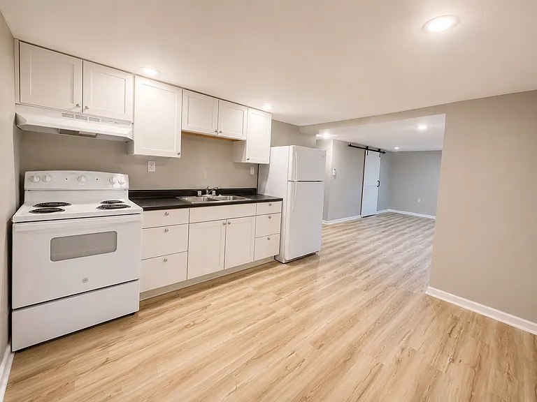 1018 Rockhill St #3 — Photo 8