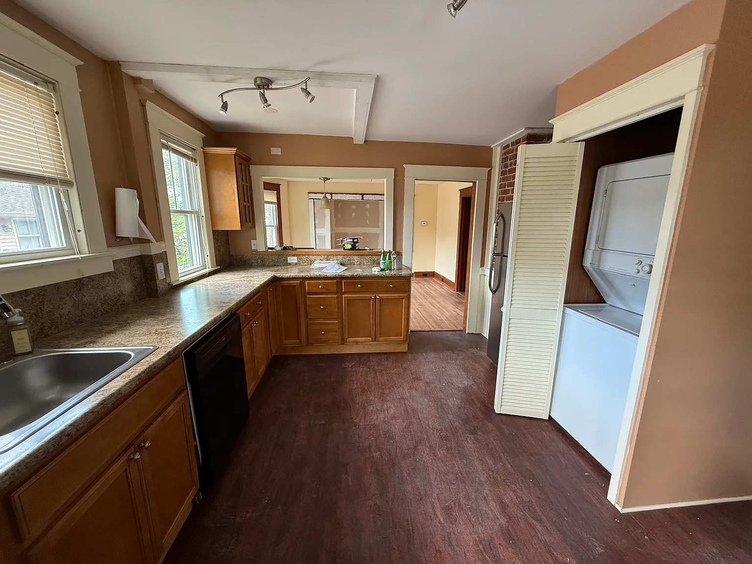 3 bed, 1225 sqft, $1,900 — Photo 3