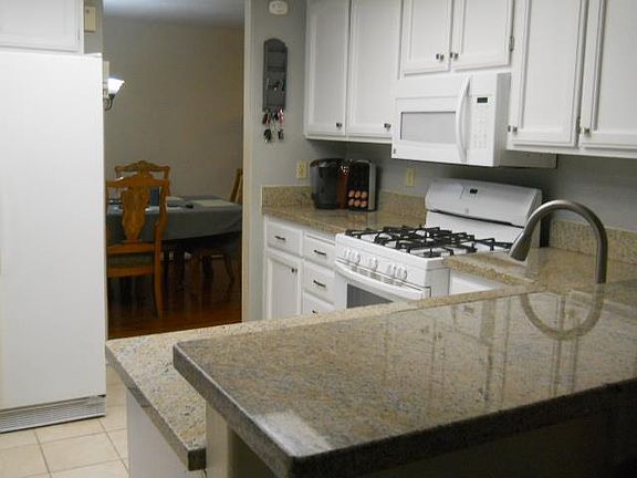 5th image of 1690 Las Brisas Dr