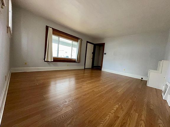 5th image of 669 1/2 Grant St