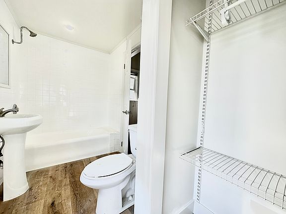 5th image of 863 Fedora St #202