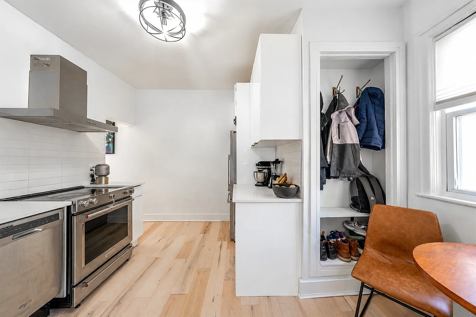 2 bed, 1050 sqft, $2,550 — Photo 3