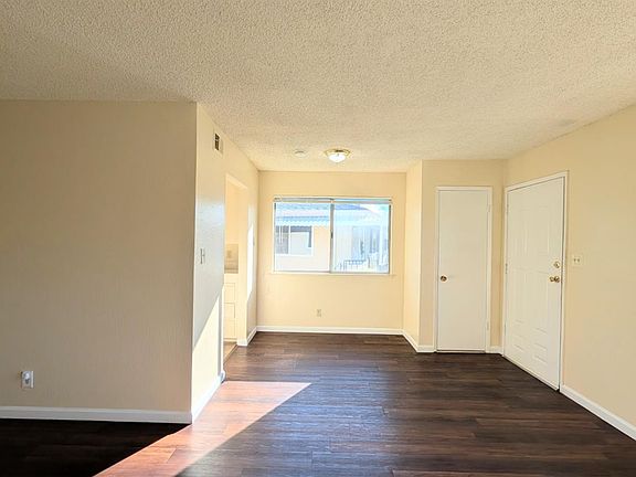 3rd image of 5181 Connecticut Dr APT 4