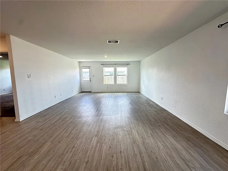 1203 Athena Dr — Photo 8