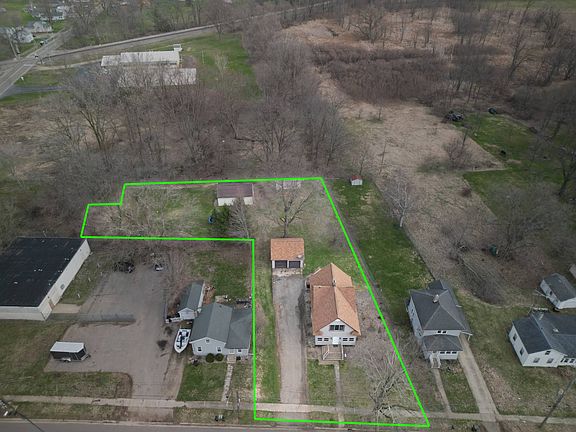 3rd image of 202 E Main St