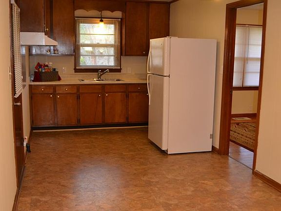 Kitchen/Dining Combo - Includes a new refrigerator and stove